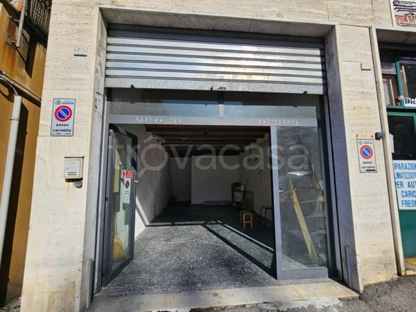 locale di sgombero in vendita a Genova in zona San Fruttuoso