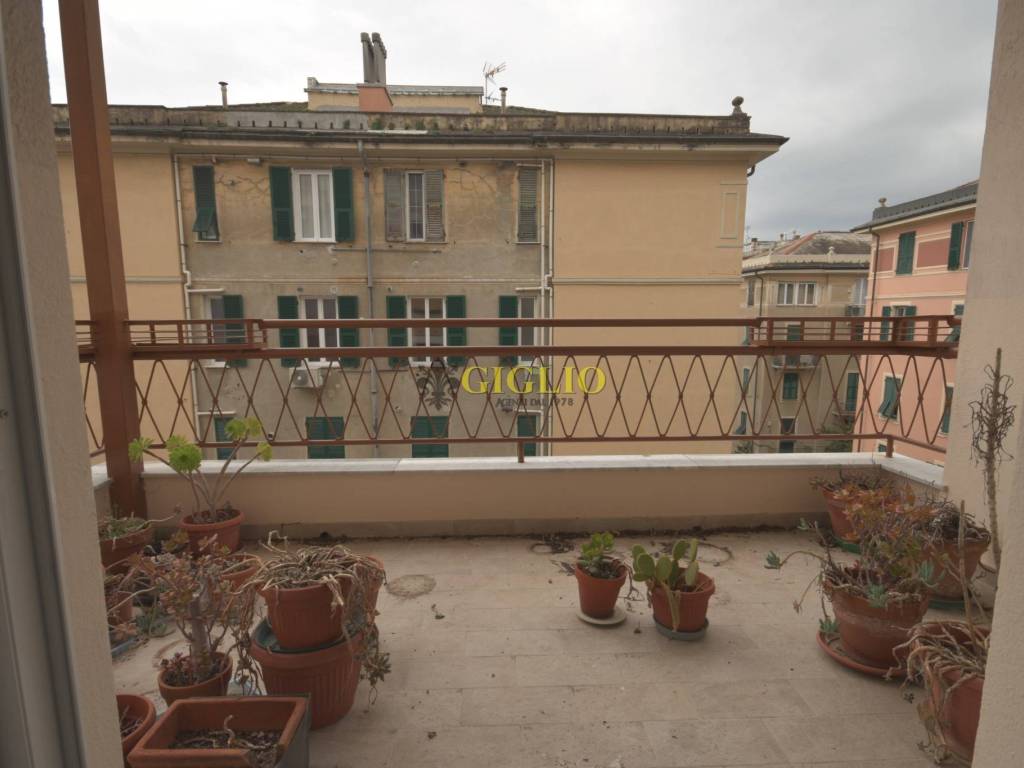 appartamento in vendita a Genova in zona Sestri Ponente