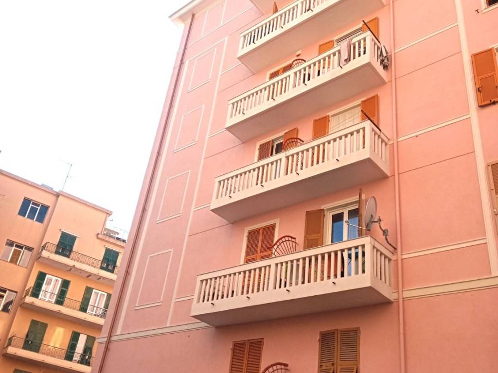 appartamento in vendita a Genova in zona Sestri Ponente