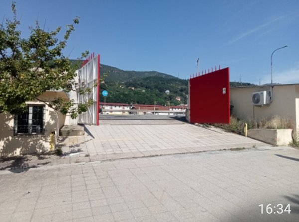 capannone in vendita a Genova in zona Bolzaneto