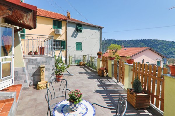 casa semindipendente in vendita a Genova in zona Molassana