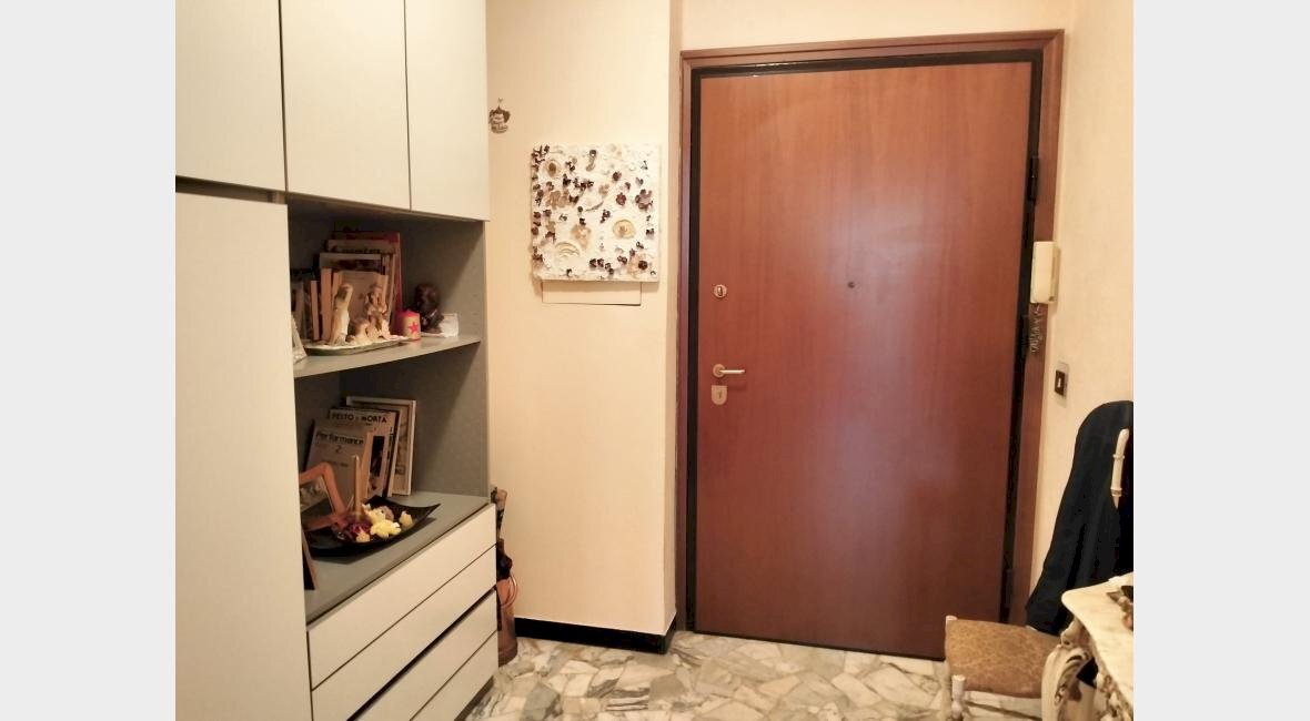 negozio in vendita a Genova in zona Marassi