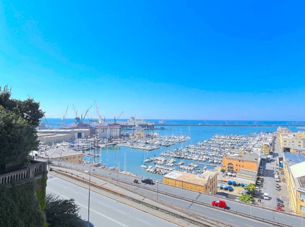 appartamento in vendita a Genova in zona Carignano