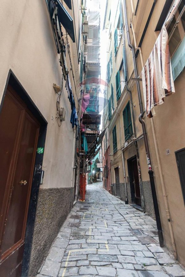 appartamento in vendita a Genova in zona Sottoripa / Maddalena / Molo