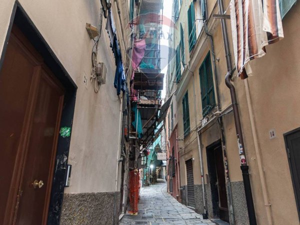 appartamento in vendita a Genova in zona Sottoripa / Maddalena / Molo