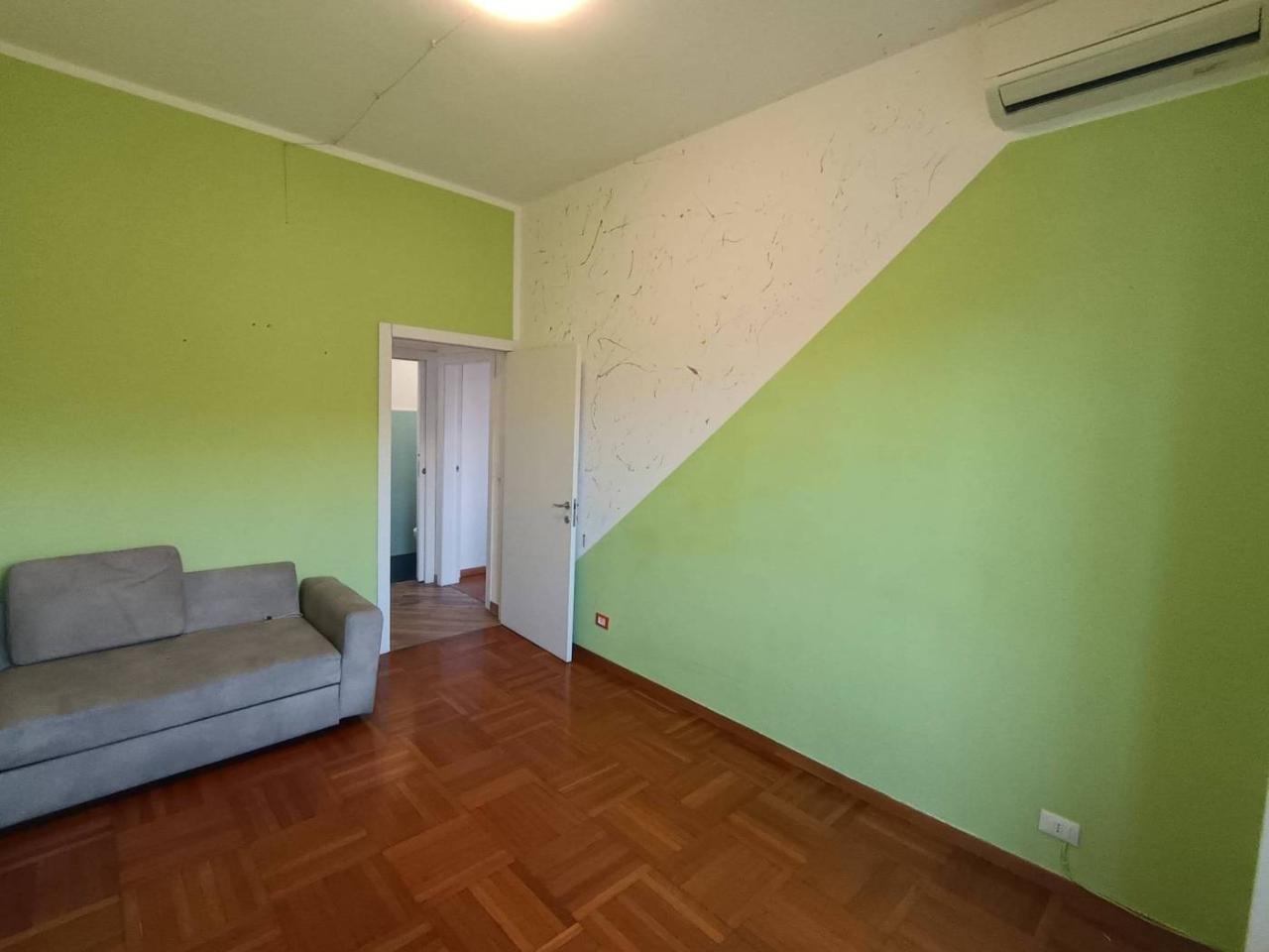 appartamento in vendita a Genova in zona Foce