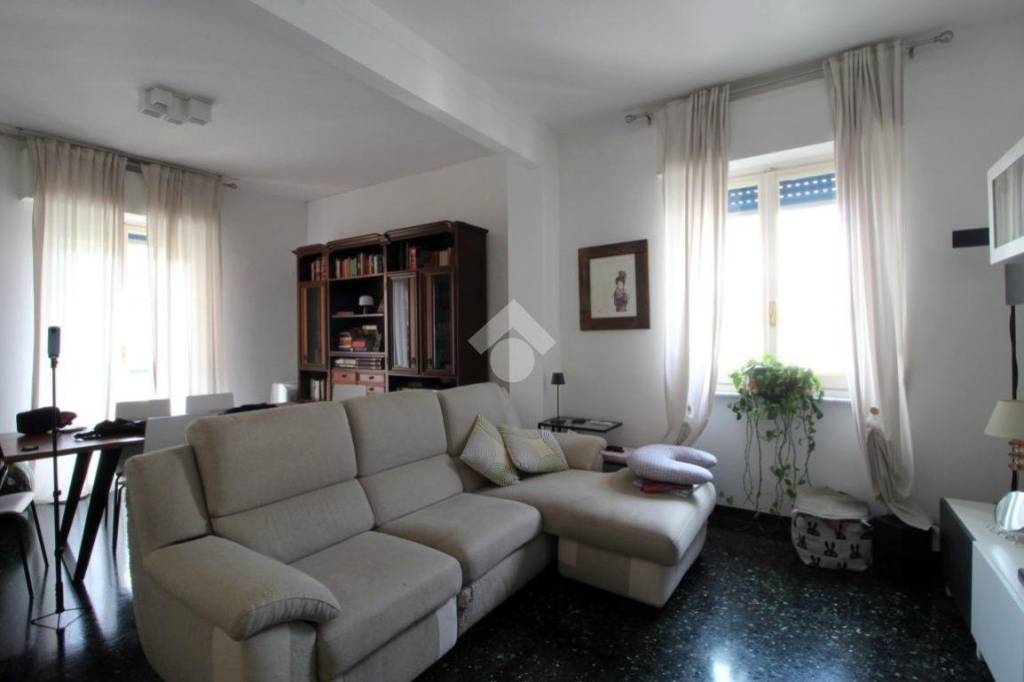 quadrivano in vendita a Genova in zona Molassana