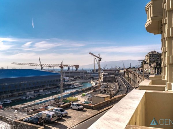 appartamento in vendita a Genova in zona Carignano