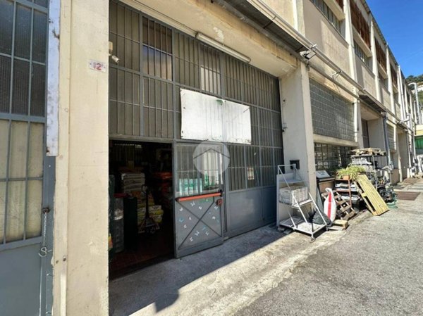 capannone in vendita a Genova in zona Voltri