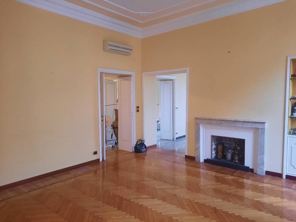 appartamento in vendita a Genova in zona Carignano