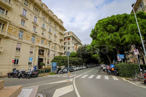 appartamento in vendita a Genova in zona Carignano