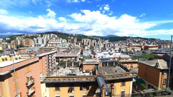 appartamento in vendita a Genova in zona Staglieno