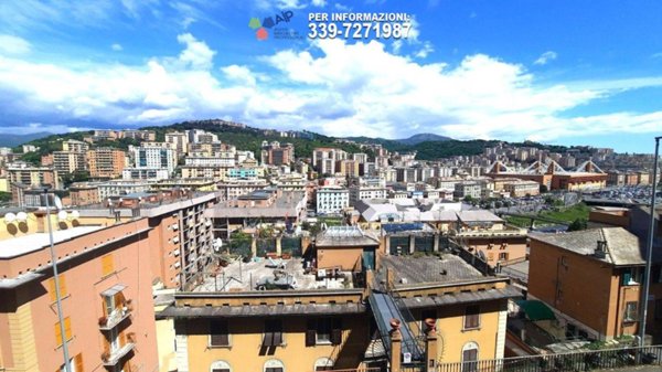 appartamento in vendita a Genova in zona Staglieno