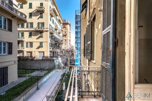 appartamento in vendita a Genova in zona Carignano