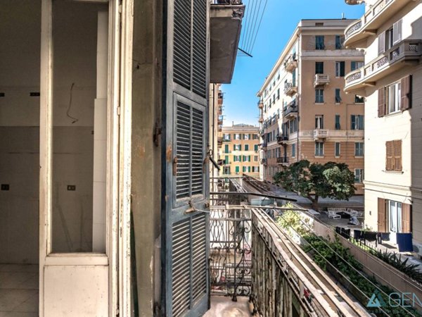 appartamento in vendita a Genova in zona Carignano