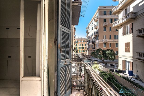appartamento in vendita a Genova in zona Carignano
