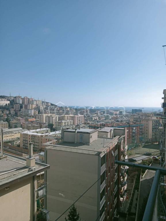 appartamento in vendita a Genova in zona Sestri Ponente