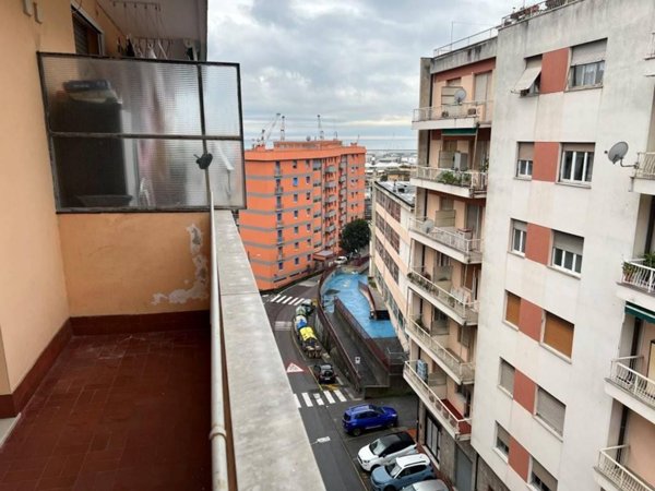 appartamento in vendita a Genova in zona Sestri Ponente