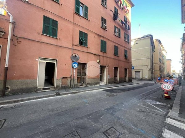 locale commerciale in vendita a Genova in zona Cornigliano