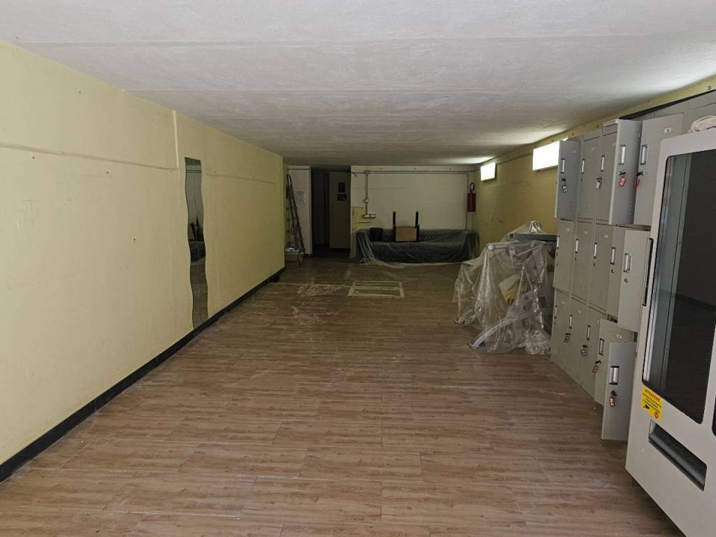 locale commerciale in vendita a Genova in zona Struppa