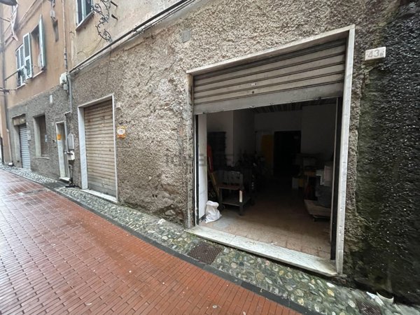 locale di sgombero in vendita a Genova in zona Pontedecimo