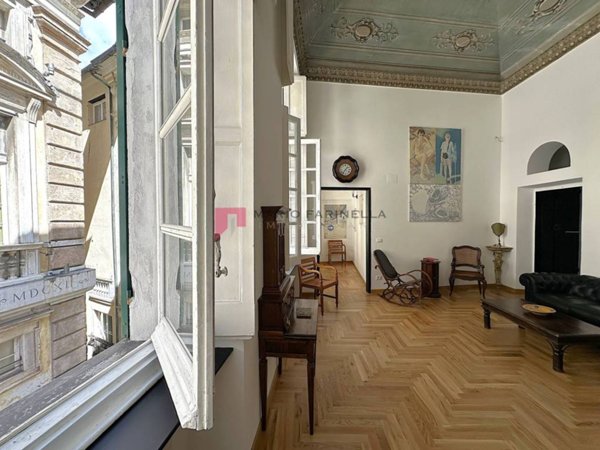 appartamento in vendita a Genova in zona Sottoripa / Maddalena / Molo