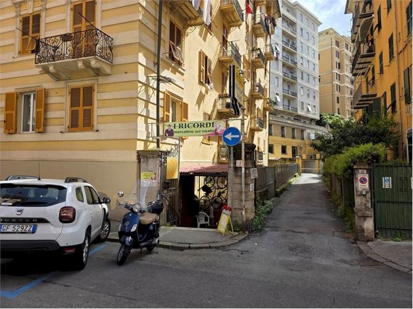 negozio in vendita a Genova in zona Foce