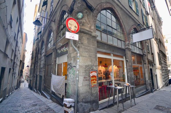locale commerciale in vendita a Genova in zona Centro Storico