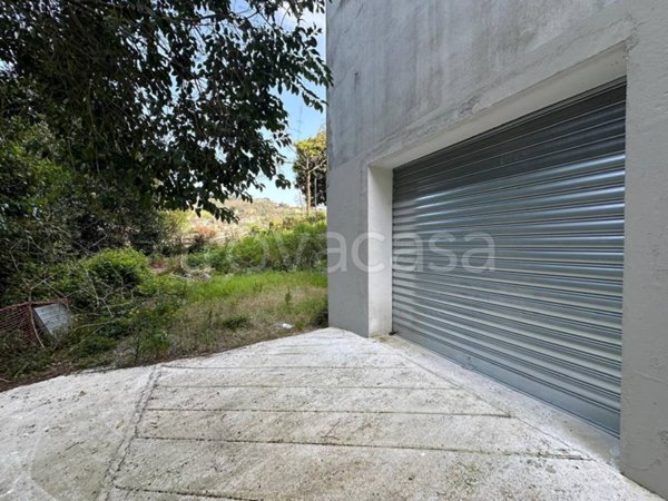 locale di sgombero in vendita a Genova in zona Pontedecimo