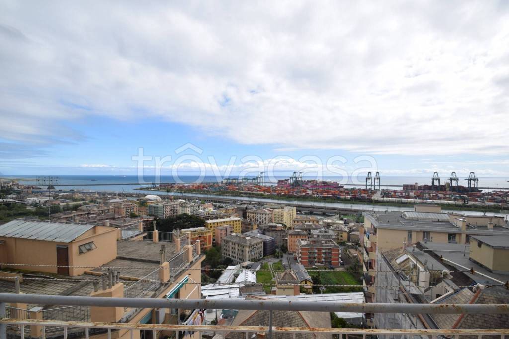 appartamento in vendita a Genova in zona Palmaro / Pra'
