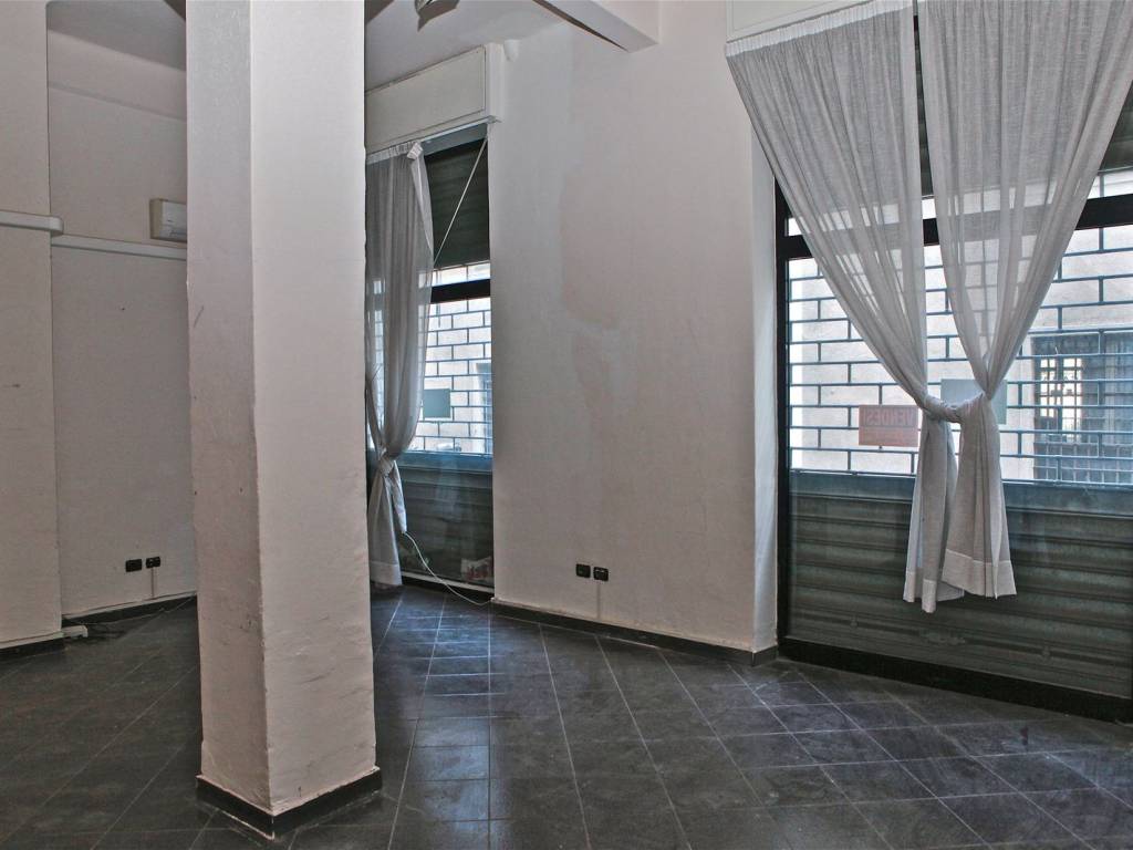 negozio in vendita a Genova in zona Sottoripa / Maddalena / Molo