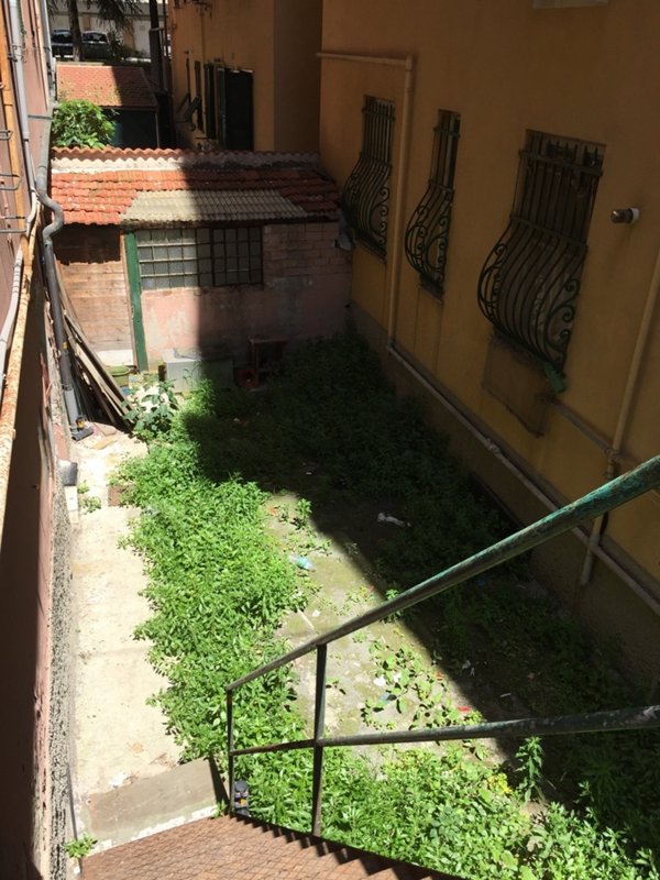 locale di sgombero in vendita a Genova in zona Sestri Ponente