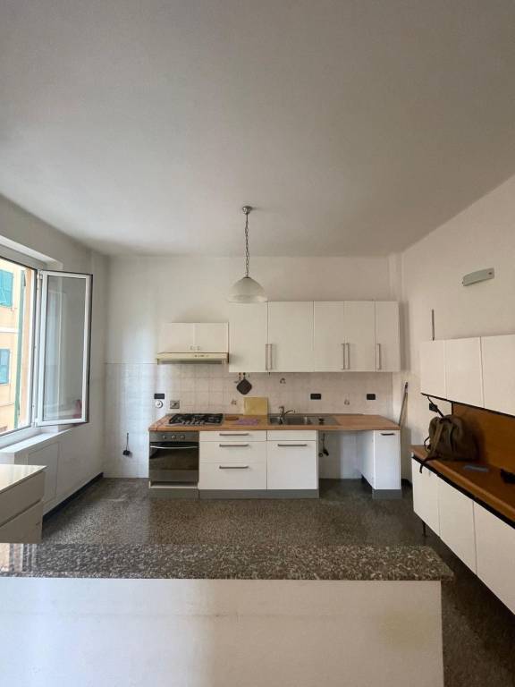appartamento in vendita a Genova in zona Certosa