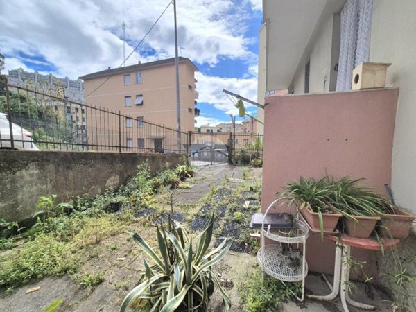 appartamento in vendita a Genova in zona Palmaro / Pra'