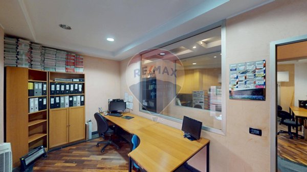 ufficio in vendita a Genova in zona Sampierdarena