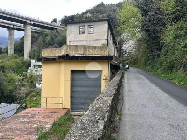 capannone in vendita a Genova