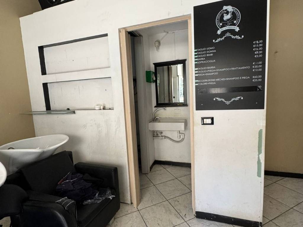 negozio in vendita a Genova in zona Cornigliano