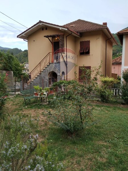 appartamento in vendita a Genova in zona Struppa