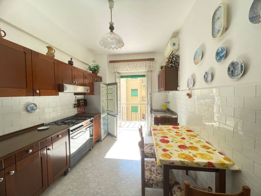 appartamento in vendita a Genova in zona Sestri Ponente