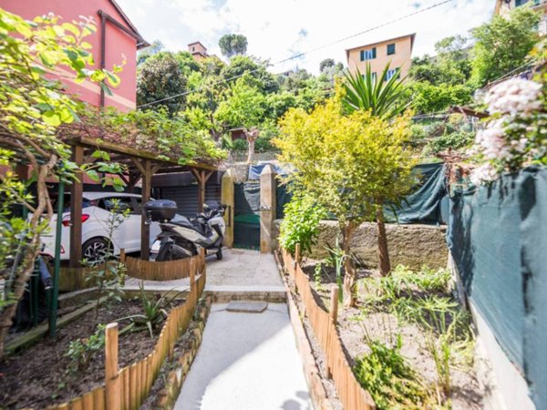 appartamento in vendita a Genova in zona Molassana