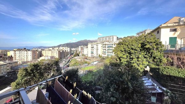 appartamento in vendita a Genova in zona Palmaro / Pra'