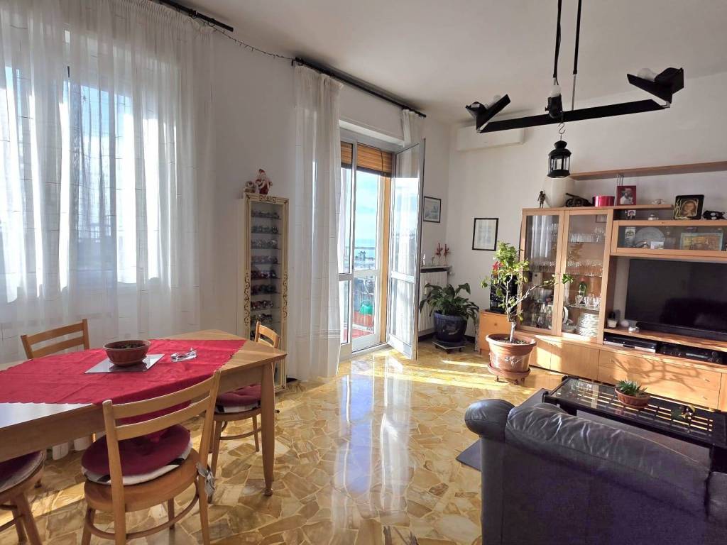 appartamento in vendita a Genova in zona Palmaro / Pra'