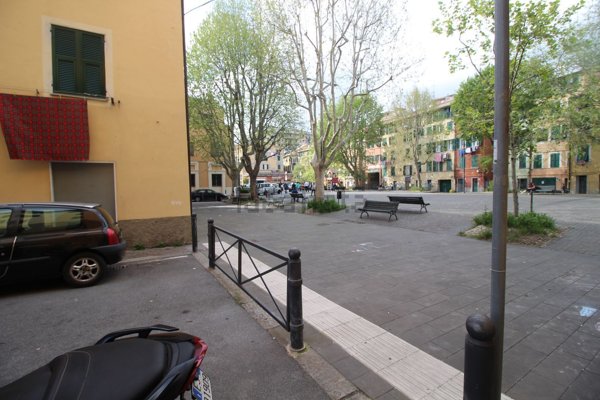 negozio in vendita a Genova in zona Palmaro / Pra'