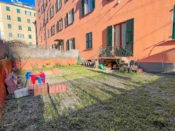 appartamento in vendita a Genova in zona Foce