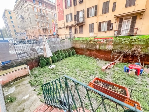 appartamento in vendita a Genova in zona Foce