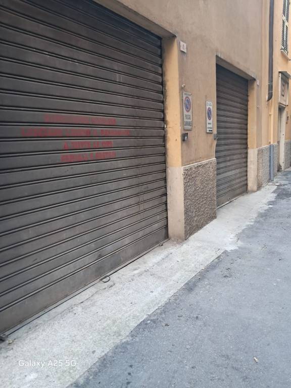 locale di sgombero in vendita a Genova in zona Sampierdarena