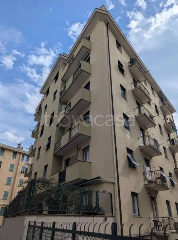 appartamento in vendita a Genova in zona Rivarolo