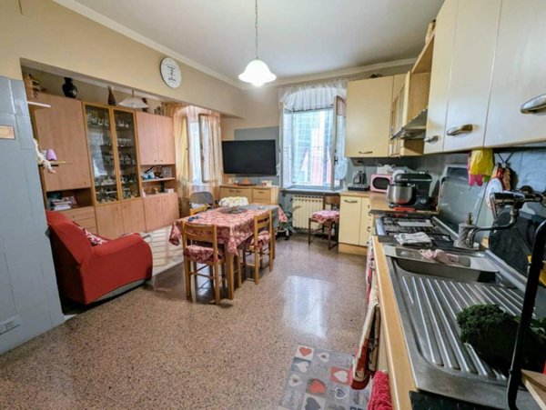 appartamento in vendita a Genova in zona Rivarolo