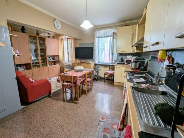 appartamento in vendita a Genova in zona Rivarolo