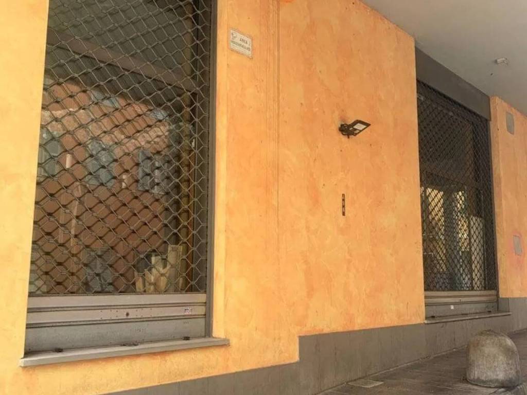 negozio in vendita a Genova in zona Marassi